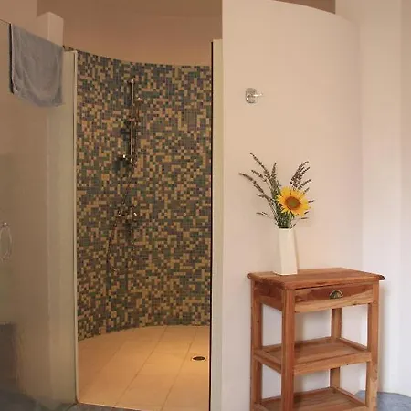 Chambres D'hotes Les Bourdeaux Bed & Breakfast *