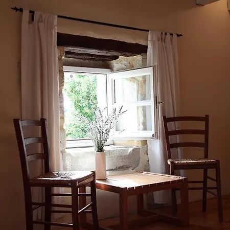 Les Bourdeaux Couette-café *